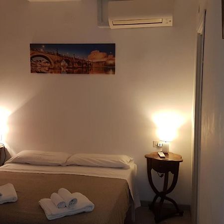 Domus Ferraro Hotel Рим Екстериор снимка